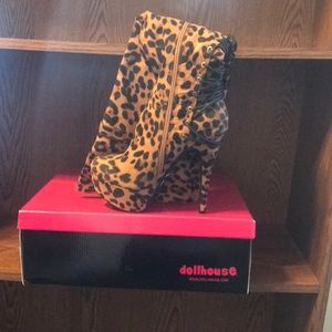 Dollhouse leopard booth